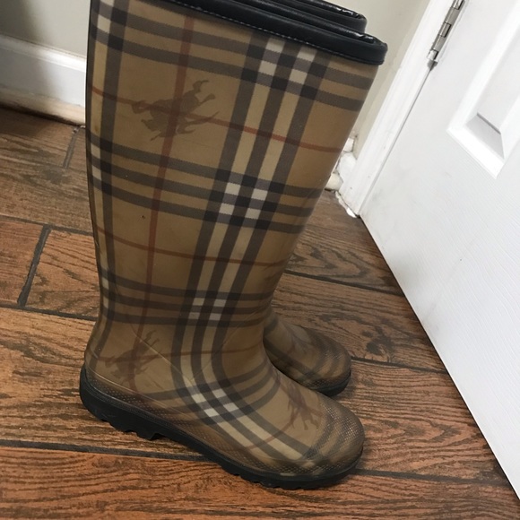 Authentic Burberry Rain Boots Size 39 - Picture 5 of 8